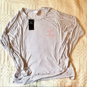 NWT KIRKLANDS GREY&WHITE SLEEP SHIRT!!!